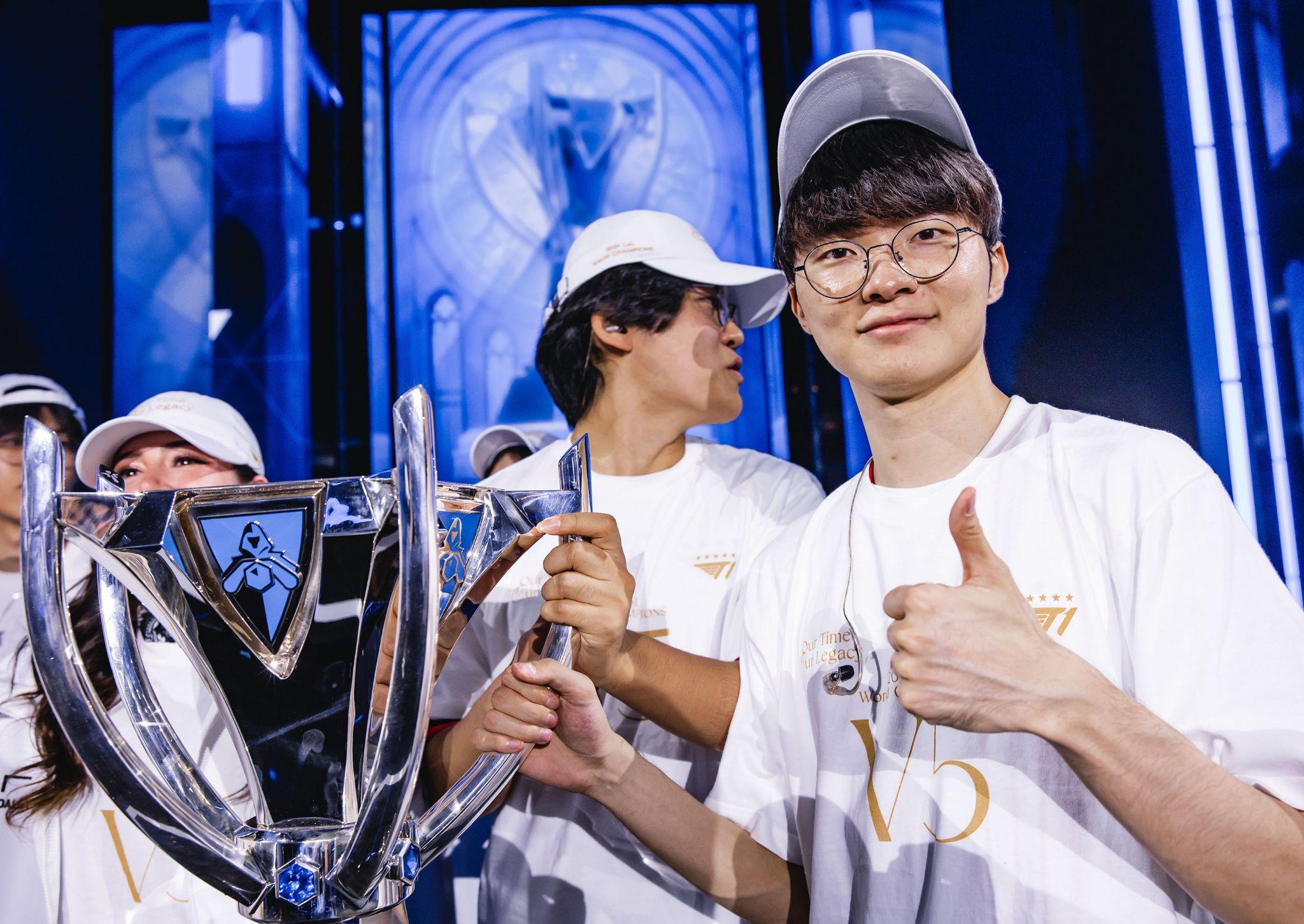 爱游戏关于Faker重返赛场，比赛局势复杂首场状态出色，澳大利亚队观众沸腾！全场沸腾不已的信息