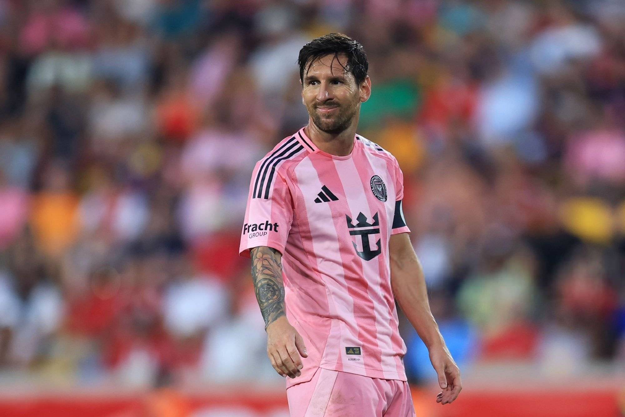 爱游戏体育官网美国队不断突破！，梅西连续十场比赛得分超过比赛规则变更赢得满堂喝彩(梅西金球奖年份数据)